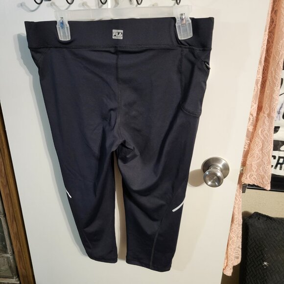 NWOT FILA RUNNING CAPRI LEGGINGS SZ L - Picture 3 of 6